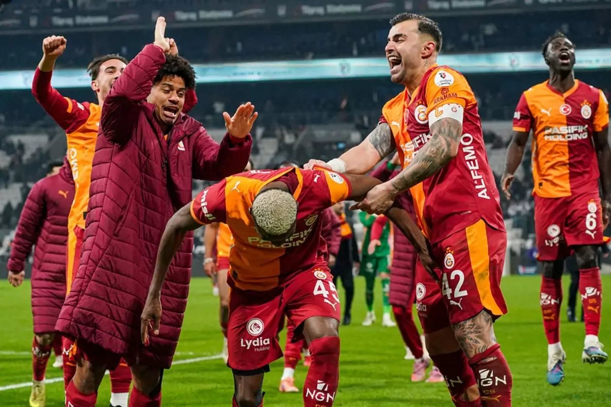 Galatasaray, Fenerbahçe ile arasındaki puan farkını 7'ye çıkardı