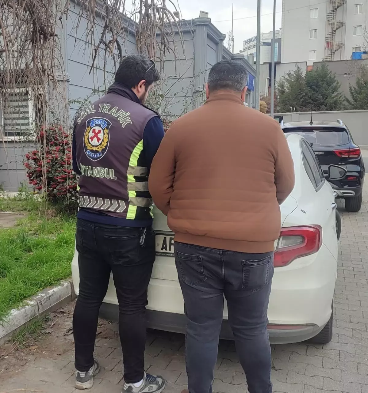 Beylikdüzü'nde aracın önünü kesip tehdit eden şoföre 183 bin lira ceza