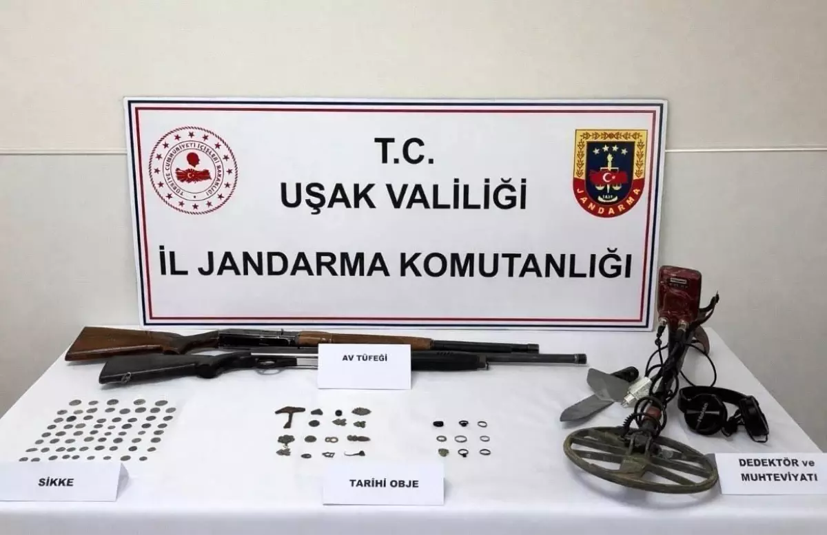 Uşak'ta tarihi eser kaçakçıları 63 sikkeyle yakalandı