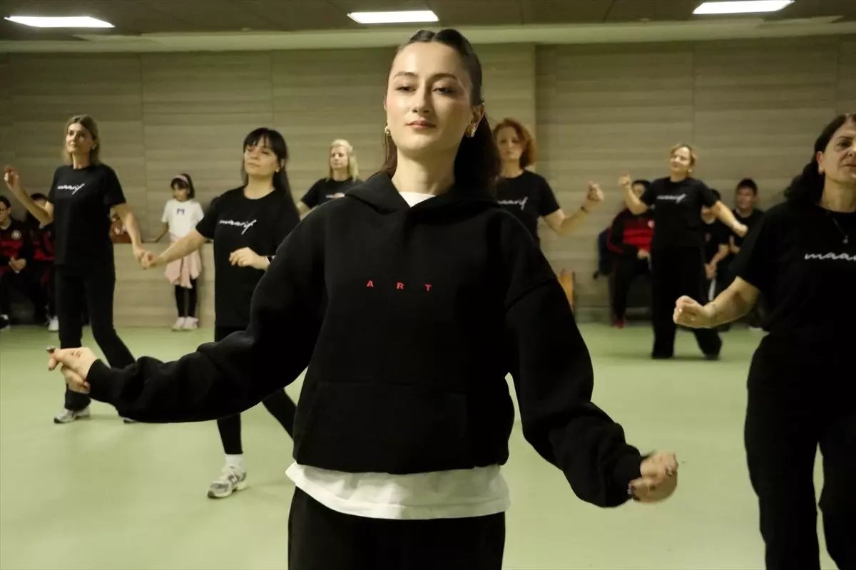 Tekirdağ'da kadın öğretmenler halk danslarıyla stres atıyor