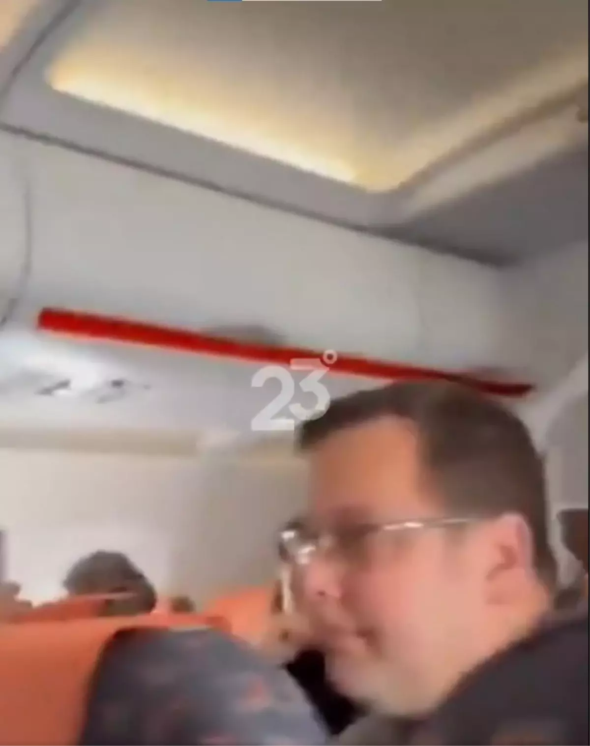 Uçakta "Trump'ta ölüm" sloganı atınca gözaltına alındı