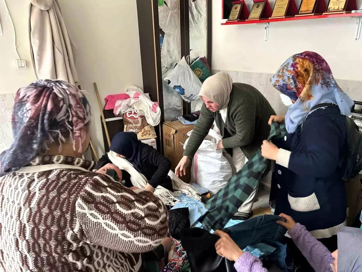 8 Martta ihtiyaç sahibi kadınlara kıyafet desteği