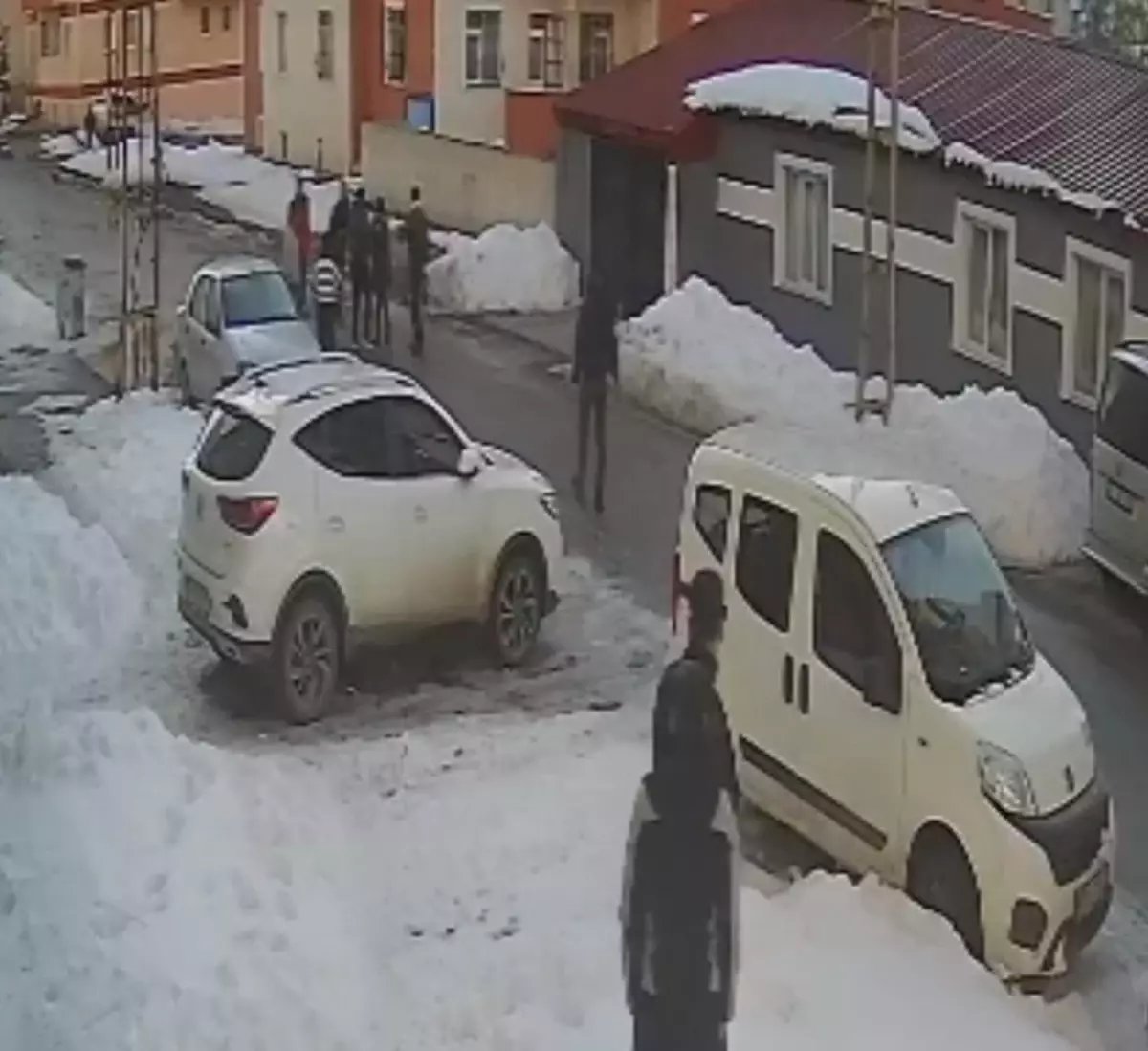 Kars'ta iftara dakikalar kala sokak kavgası: 2 yaralı