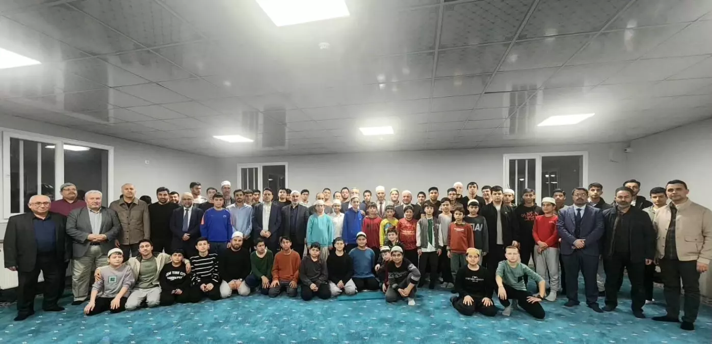 Aydın'da protokol ve öğrenciler 'İyilik Sofrası'nda bir araya geldi