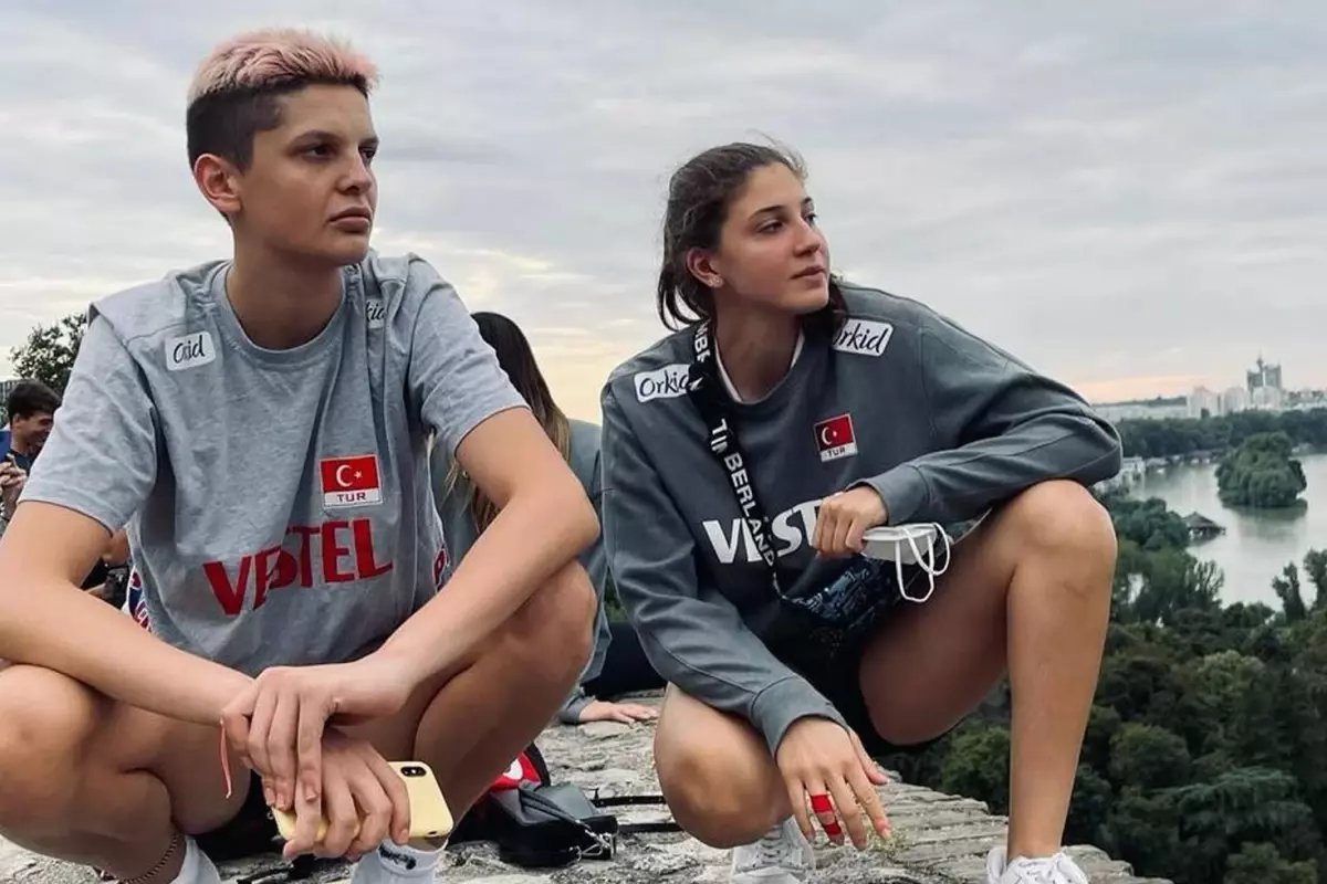 İlkin Aydın'dan Galatasaraylı taraftarla laf dalaşına giren Ebrar Karakurt'a göndermeli cevap