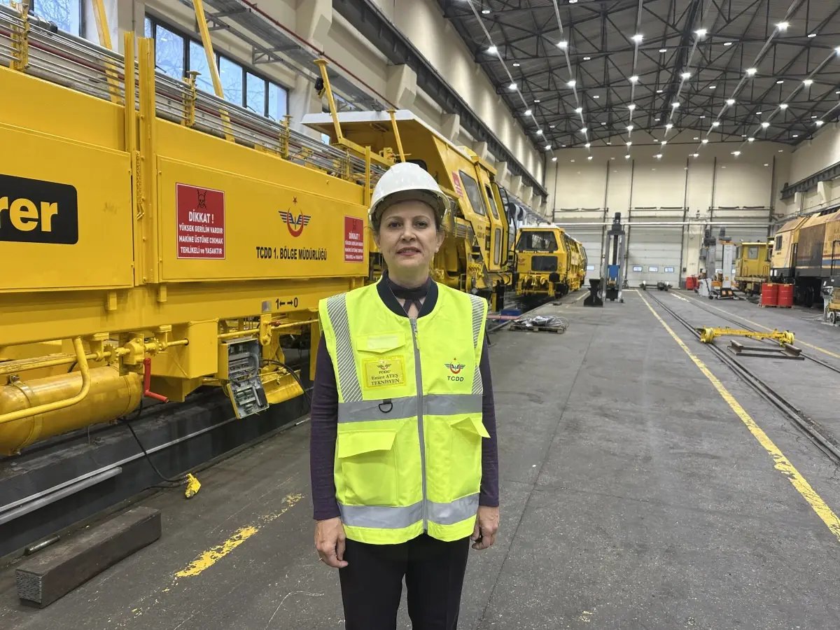 Tren raylarında kadın emeği