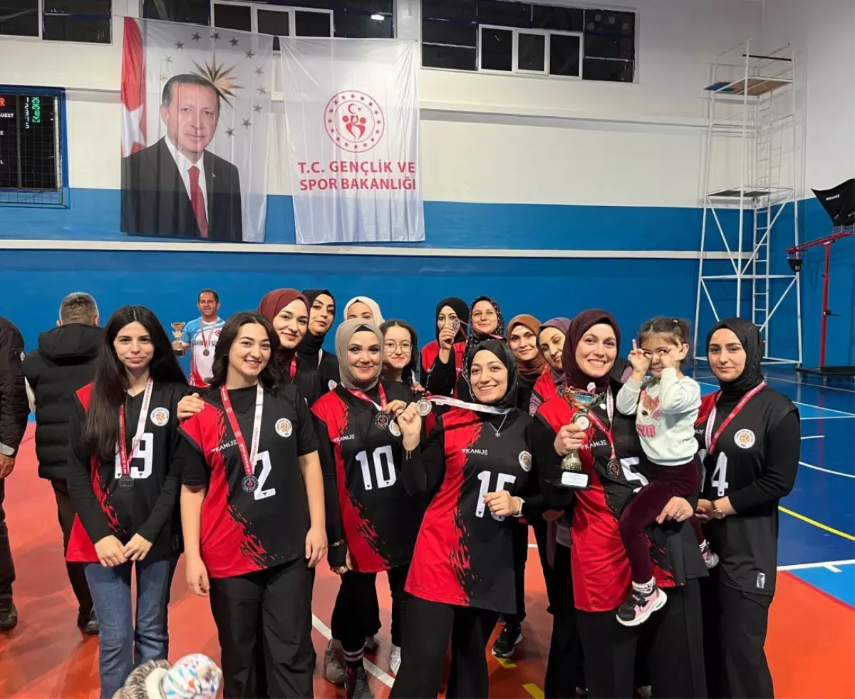 Kurduğu voleybol takımıyla kadınların sosyalleşmesine katkı sağlıyor