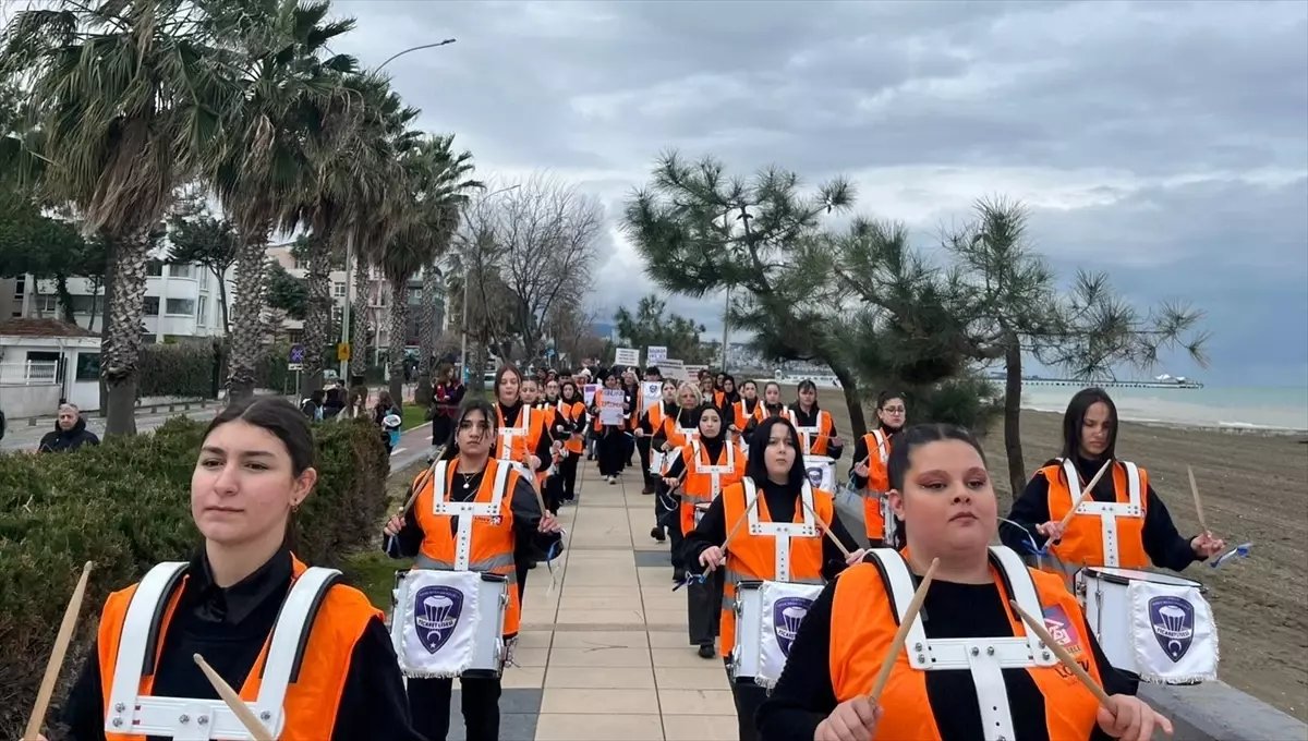 Samsun'da LÖSEV "Umudumuz Kadın Dayanışması" yürüyüşü gerçekleştirdi