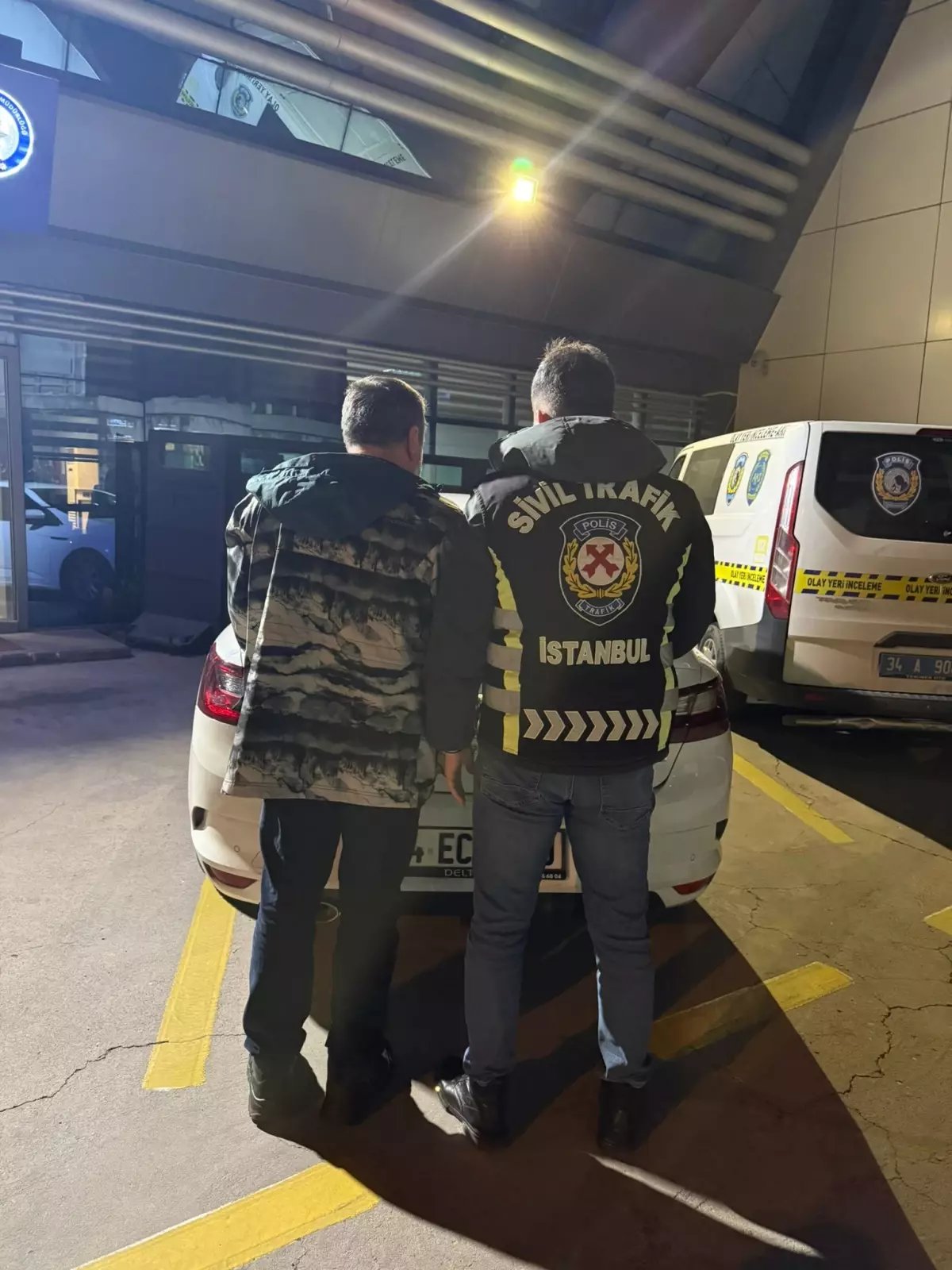 Maltepe'de trafikte bıçaklı 'Özür dileyeceksin' tartışması: 3 kişiye 542 bin lira para cezası