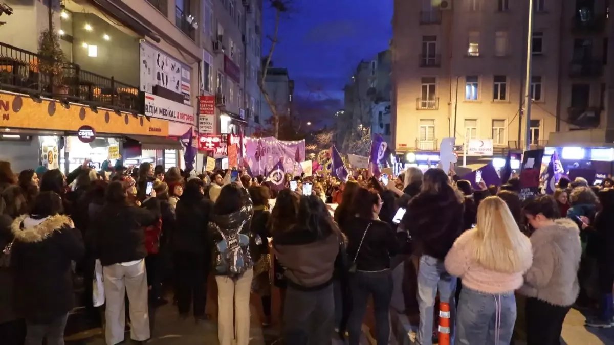 Beyoğlu'nda 24'üncü Feminist Gece Yürüyüşü