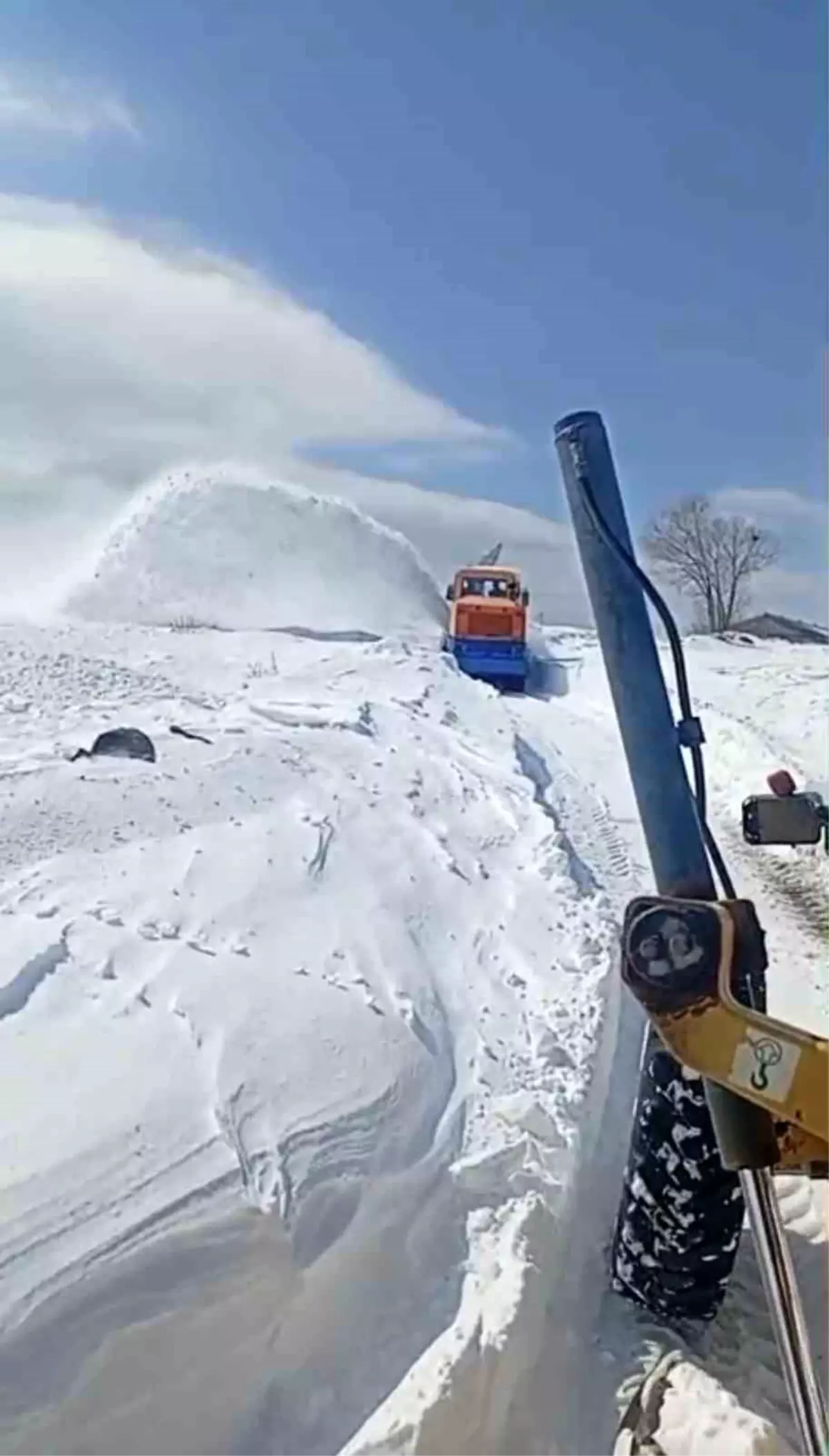 Bingöl'de yol açma çalışmaları devam ediyor