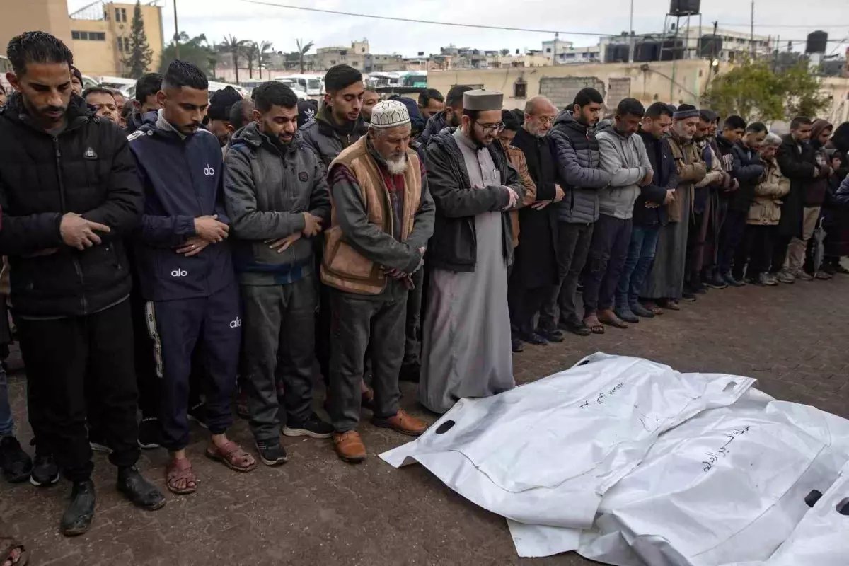 Gazze'de can kaybı 72 bin 126'ya yükseldi