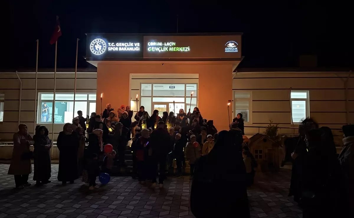 Çorum'da çocuklar teravih namazına "fener alayı" ile gitti