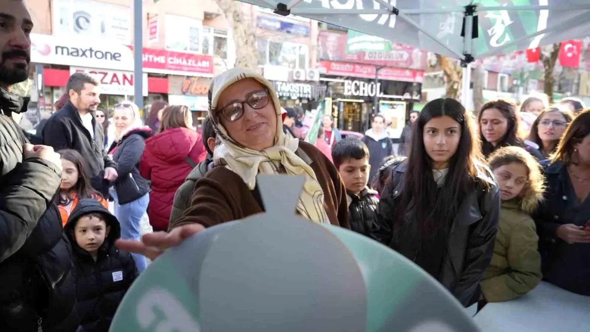 Kocaelispor'dan Kadınlar Günü'nde hediye çarkı etkinliği