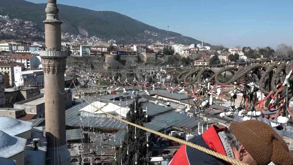 Bursa'nın mahyasında alışılagelmişin dışına çıkılıyor