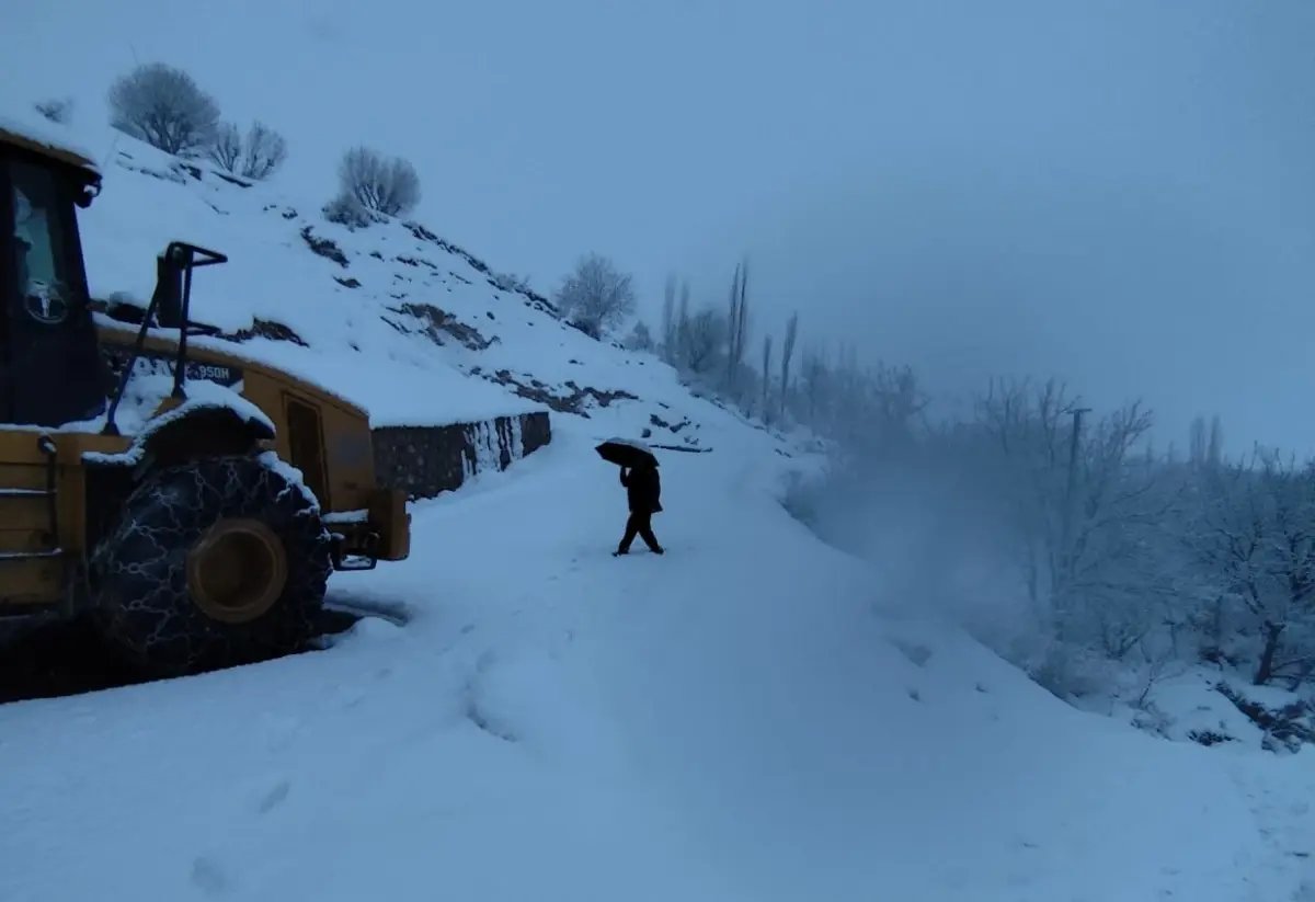 Sason'da kar yağışı nedeniyle 15 köy yolu ulaşıma kapandı