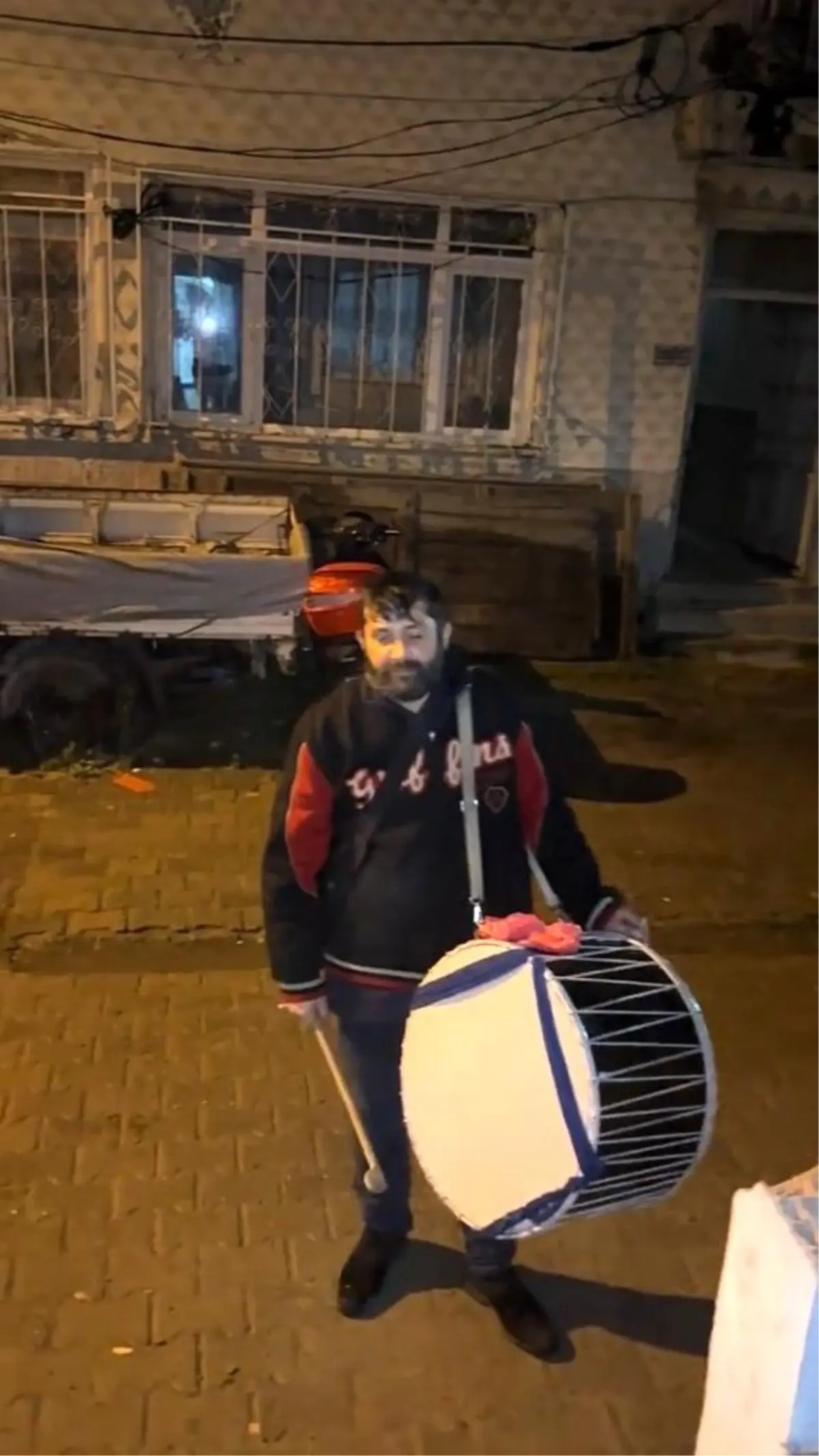 Davulcunun bahşiş pazarlığı gülümsetti