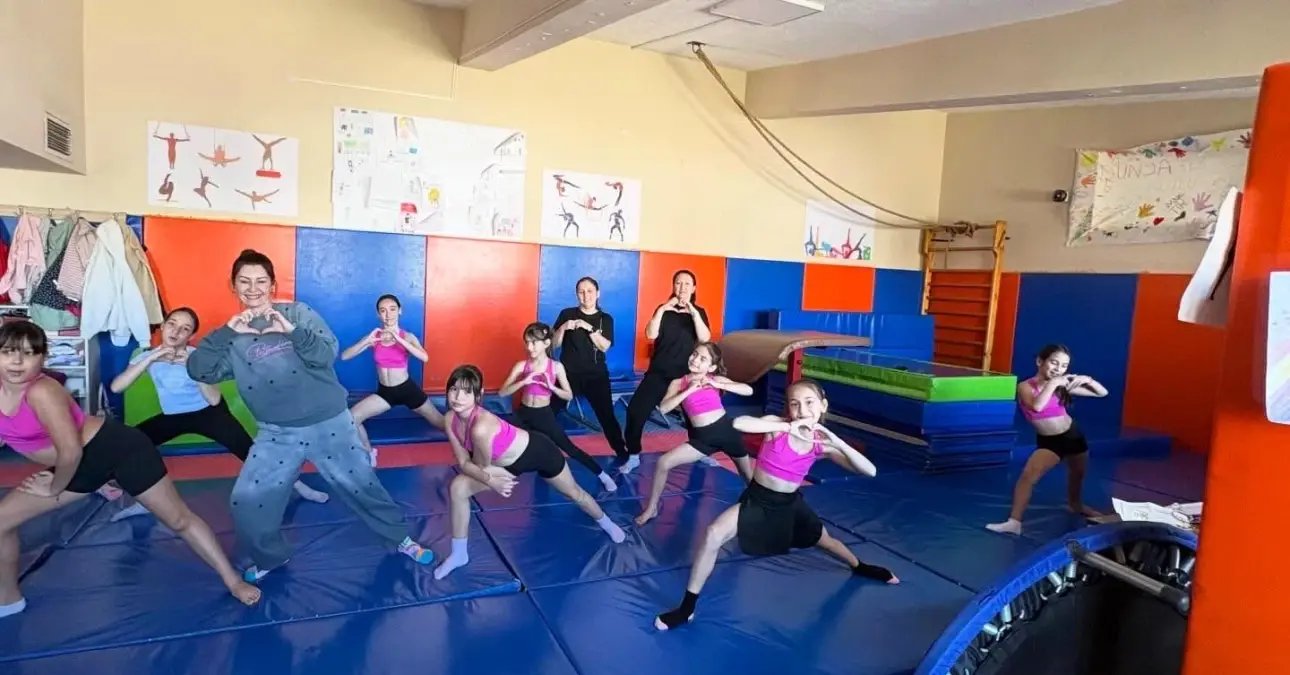 Burhaniye' de anneler ve çocukları birlikte spor yaptı