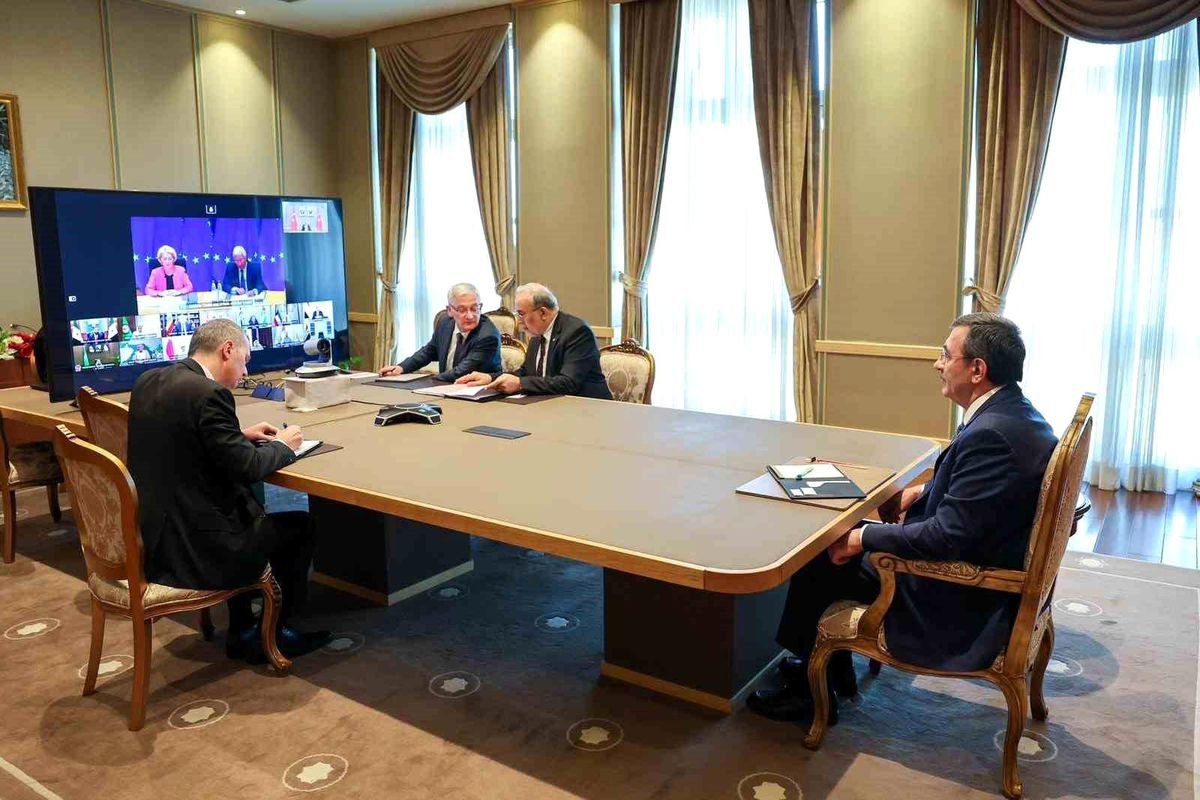 Cumhurbaşkanı Yardımcısı Yılmaz: "Üçüncü ülkeleri de hedef alan saldırıları kınıyor, çatışmaların sona ermesi için diplomatik çabalarımızı çok taraflı olarak sürdürüyoruz"