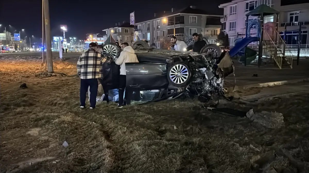 Kütahya'da Ters Dönen Otomobilin Sürücüsü Yaralandı
