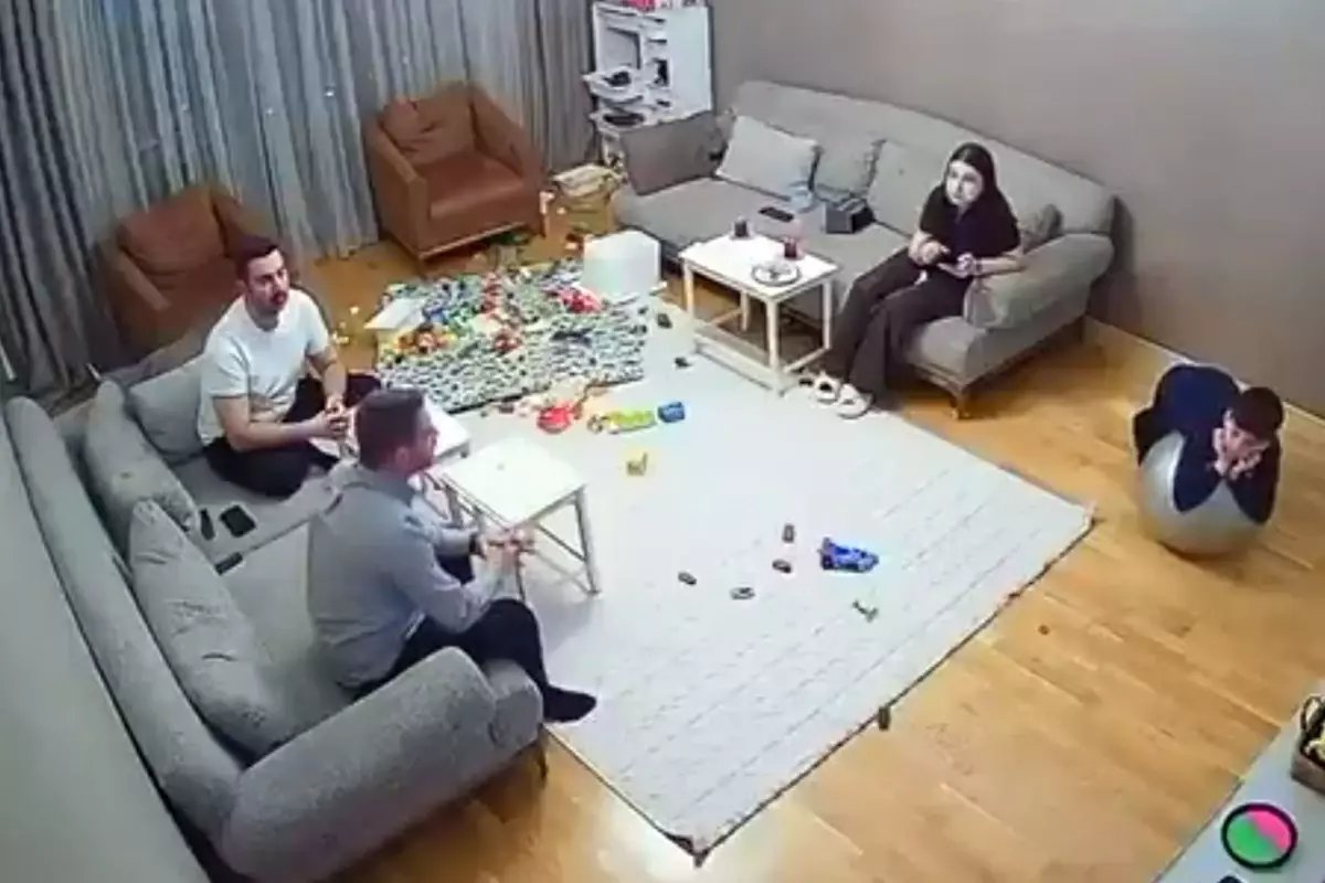 Eşini odadan çıkardıktan 10 saniye sonra havaya uçtu