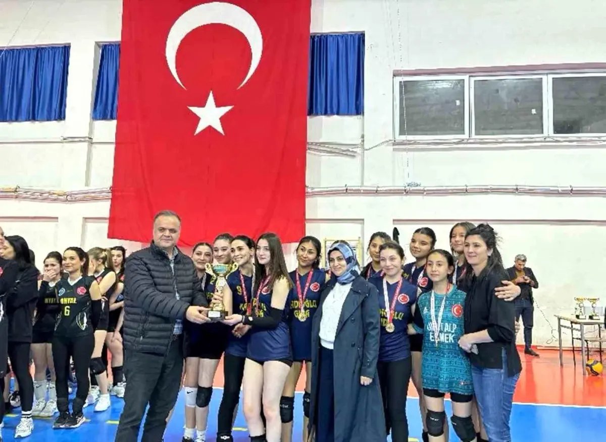 Mut'ta voleybol turnuvası düzenlendi