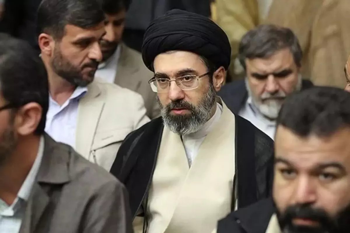 İşte İran'da yeni liderin duyurulduğu anlar