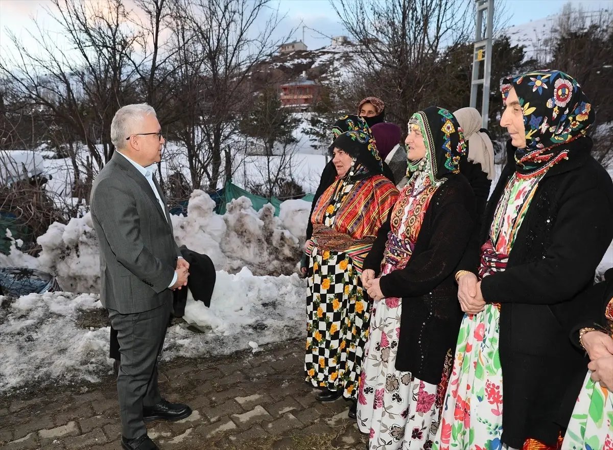 Sivas Valisi Şimşek köy ziyaretinde bulundu