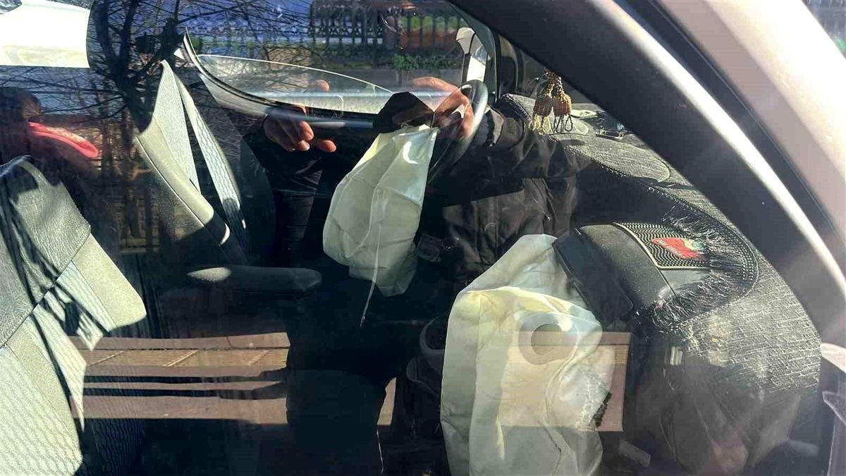 Dolmuş kazasında hava yastığı açıldı: 1 yolcu yaralandı