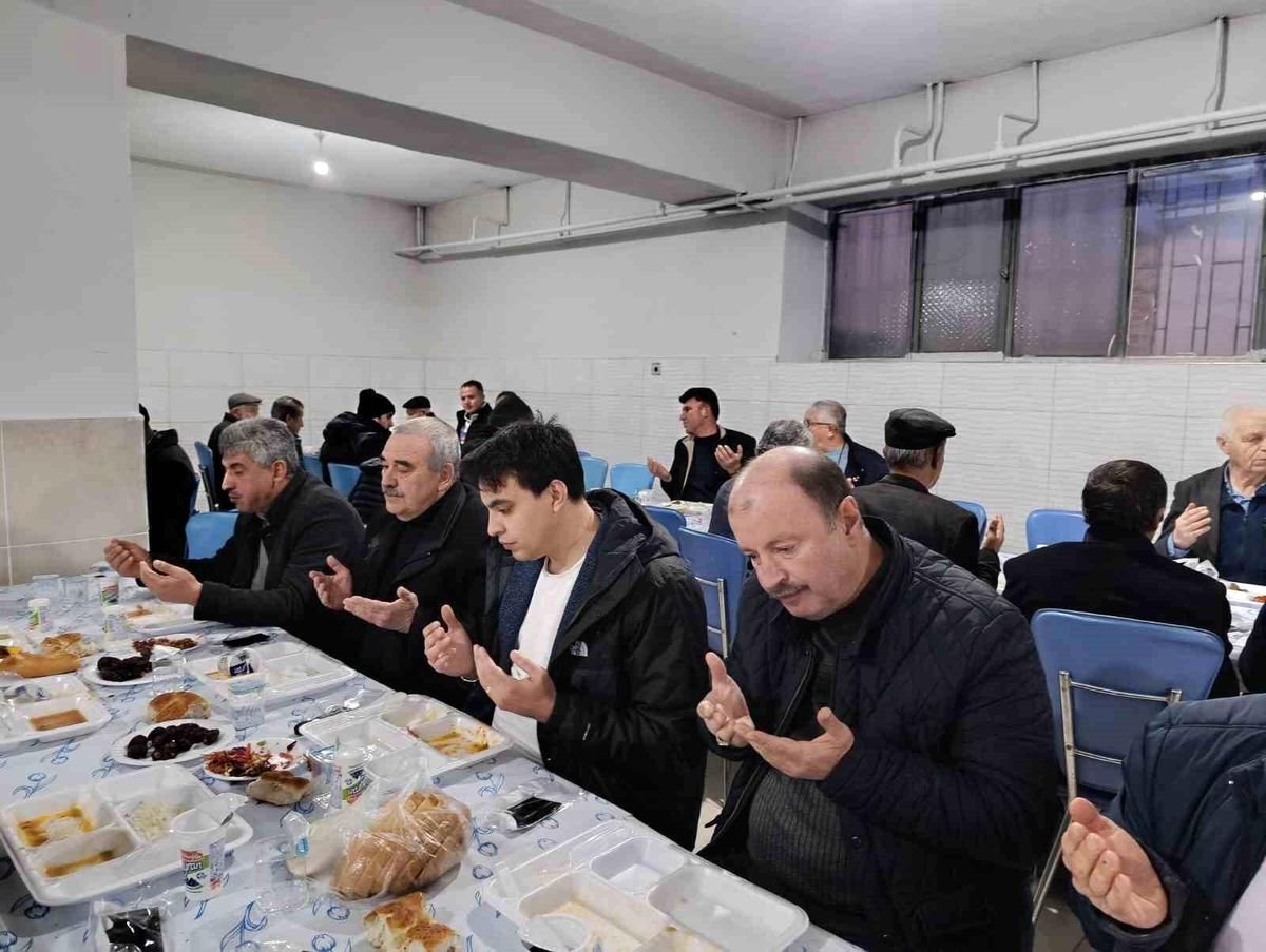 Bozcaarmut Köyü'nde gönülleri buluşturan iftar