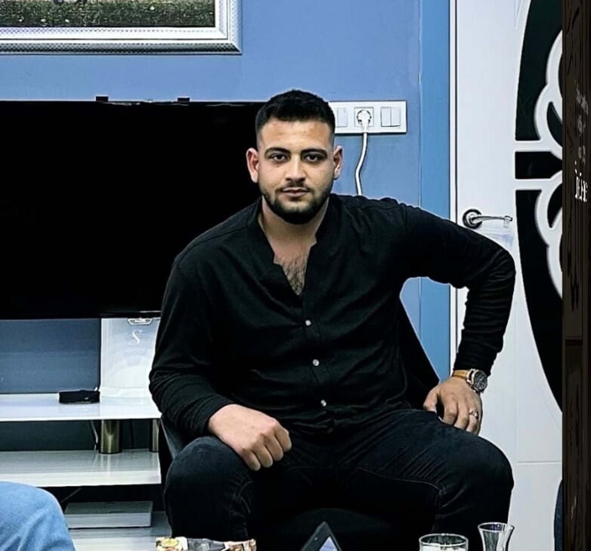 Evinden çıkan kişileri takip ederken açılan ateşte öldü