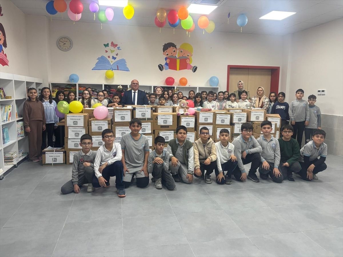 Manavgat'ta minik ellerden örnek dayanışma