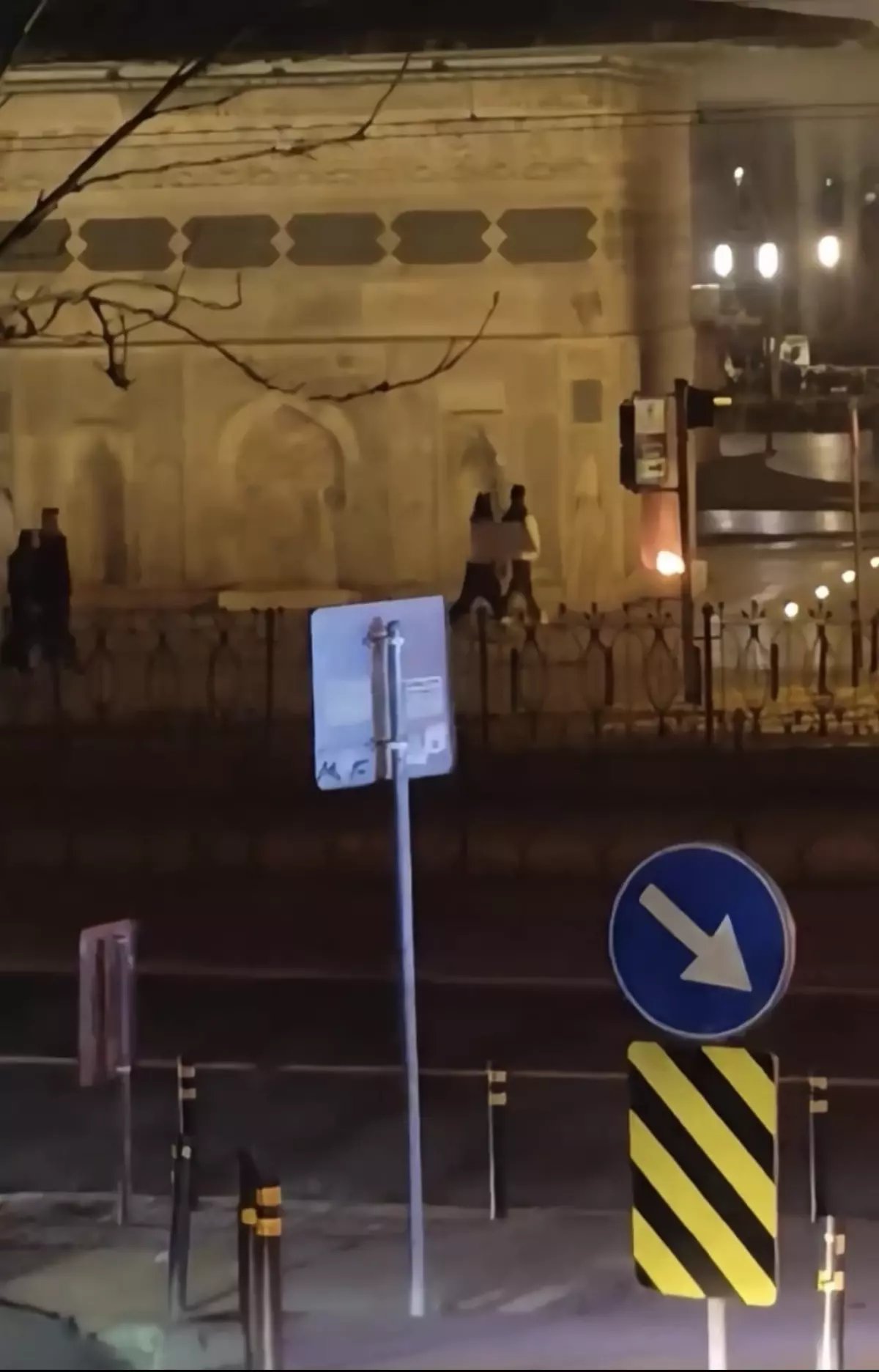 Tophane Çeşmesi'ne ateş yakarak zarar veren şüpheli kamerada: Tarihi eser olduğunu bilmiyordum