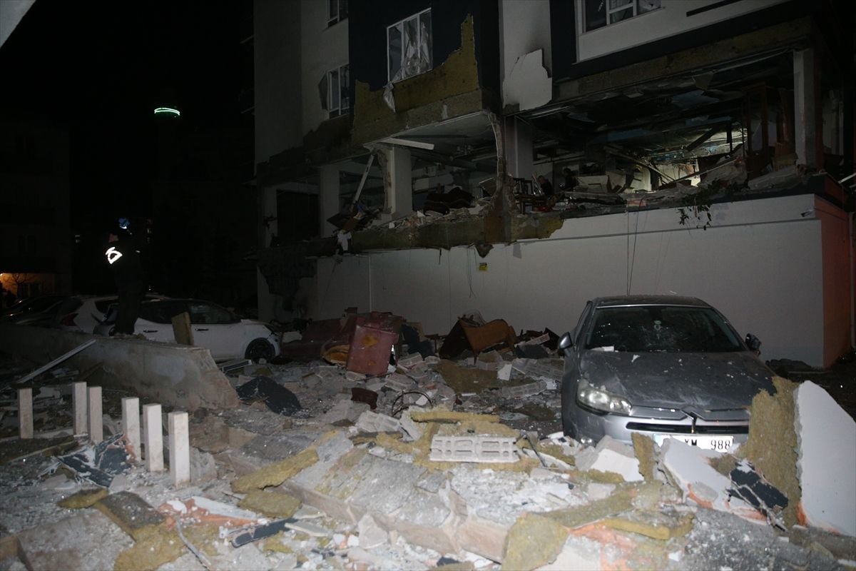 Niğde'de bir apartmandaki doğal gaz patlamasında 16 kişi yaralandı