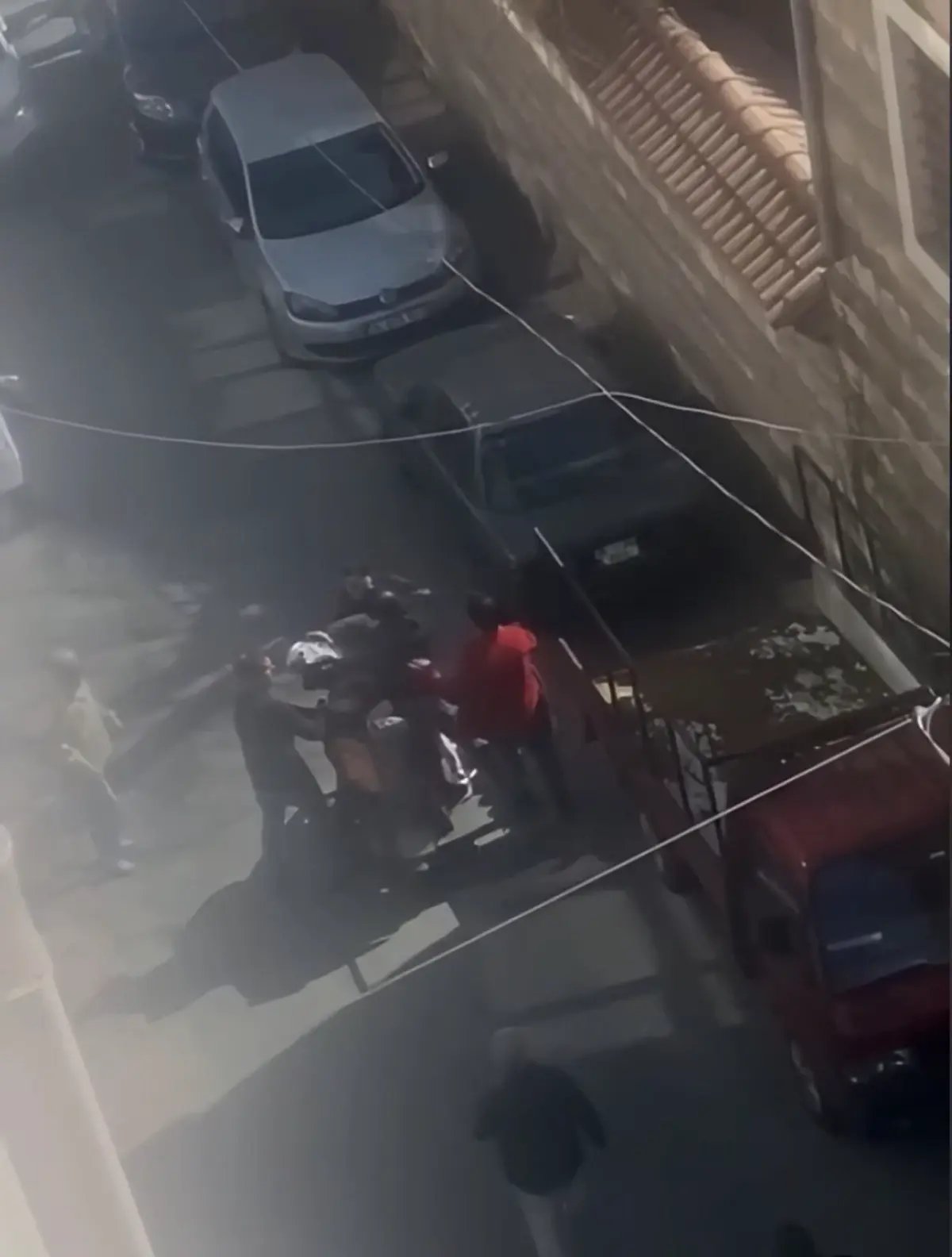 Kasımpaşa'da aracına çarpan motokuryeyi darbetti; 'Yarım saat sonra görürsün' diyerek saldırdı