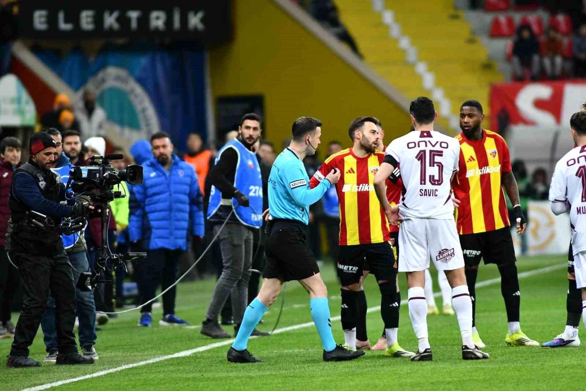 Trendyol Süper Lig: Kayserispor: 0 Trabzonspor: 1 (Maç devam ediyor)