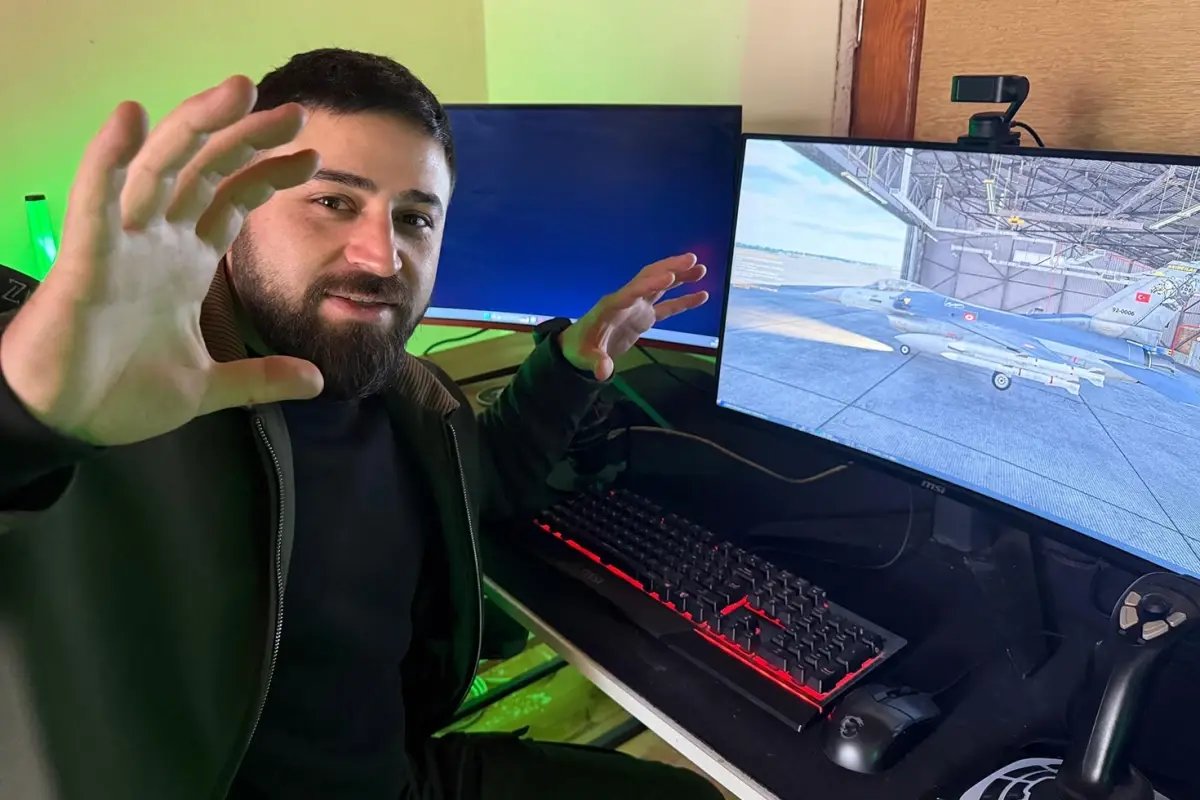 YouTuber gençten çatı katından sanal F-16 eğitimi