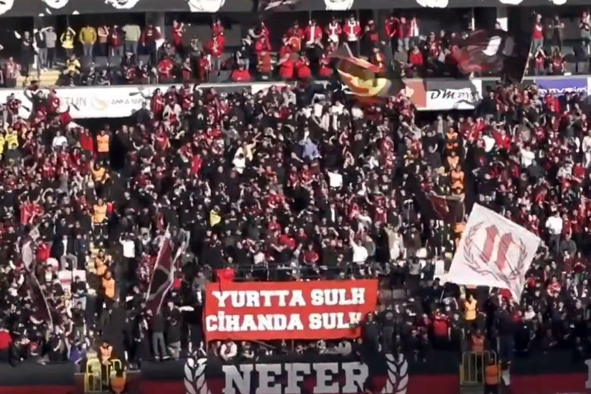 7-0 kazanıp "Espana" bestesiyle coştular