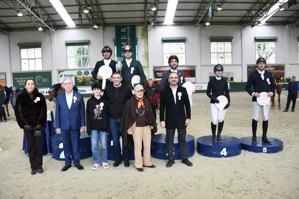 Lale Apa Kupası Engel Atlama Yarışları, Kadınlar Günü'nde Kemer Country Club'da düzenlendi