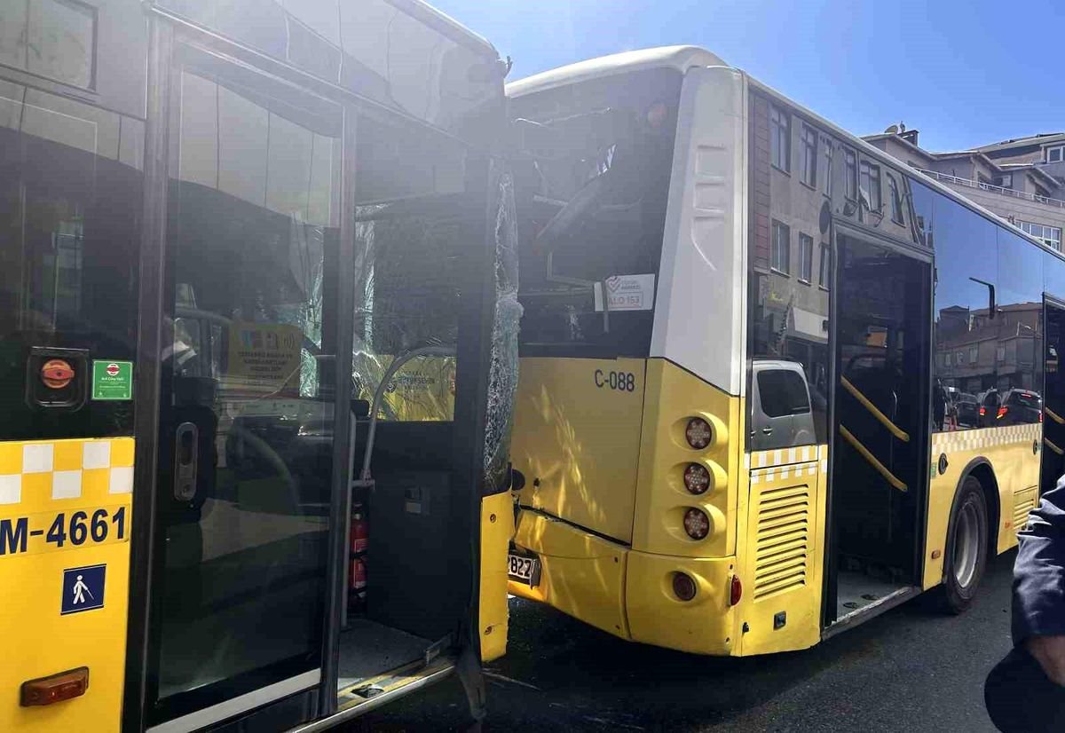 Ataşehir'de İETT otobüsleri çarpıştı: 1 yaralı
