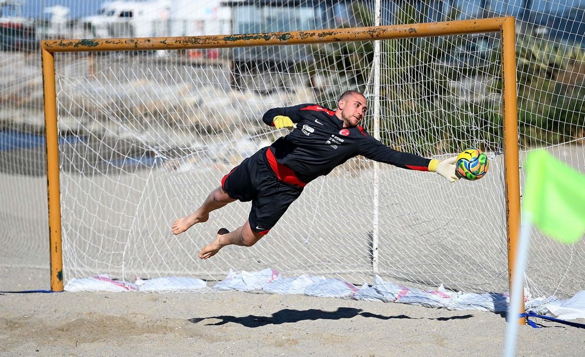 Plaj Futbolu Milli Takımı Kuşadası'nda kampa girdi