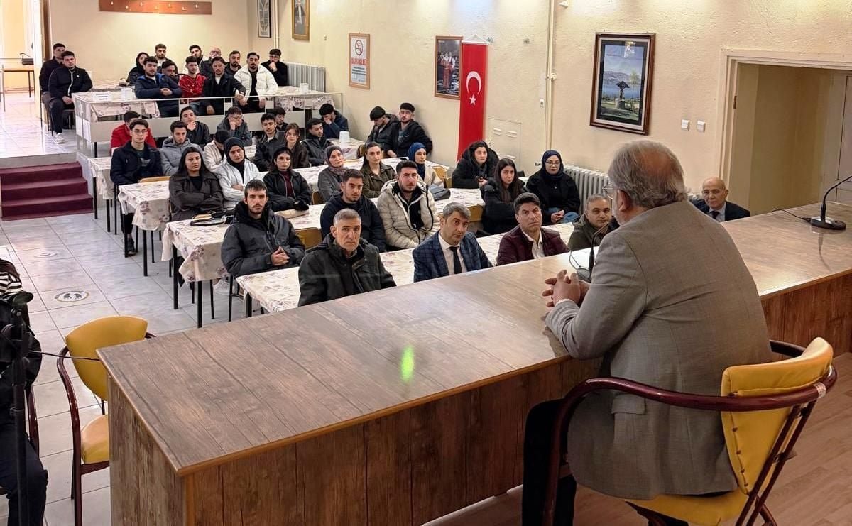 Keban'da "Son Kale Çanakkale" konulu konferans düzenlendi