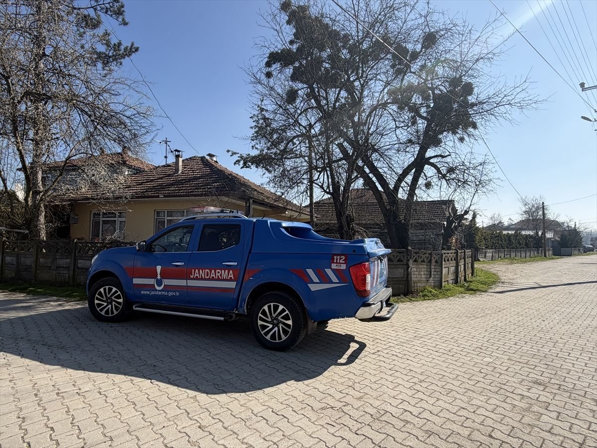 Düzce'de karbonmonoksit gazından etkilenen kadın öldü, babası ve 2 kızı hastaneye kaldırıldı