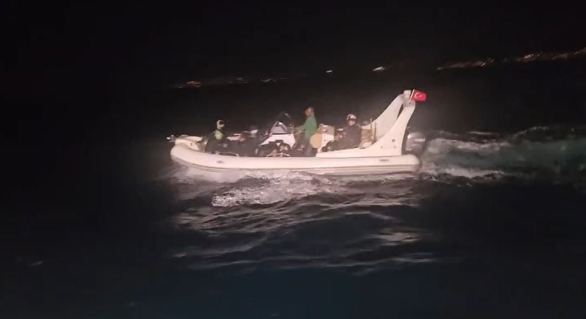 Bodrum'da 21 kaçak göçmen ve 1 göçmen kaçakçısı şüphelisi yakalandı