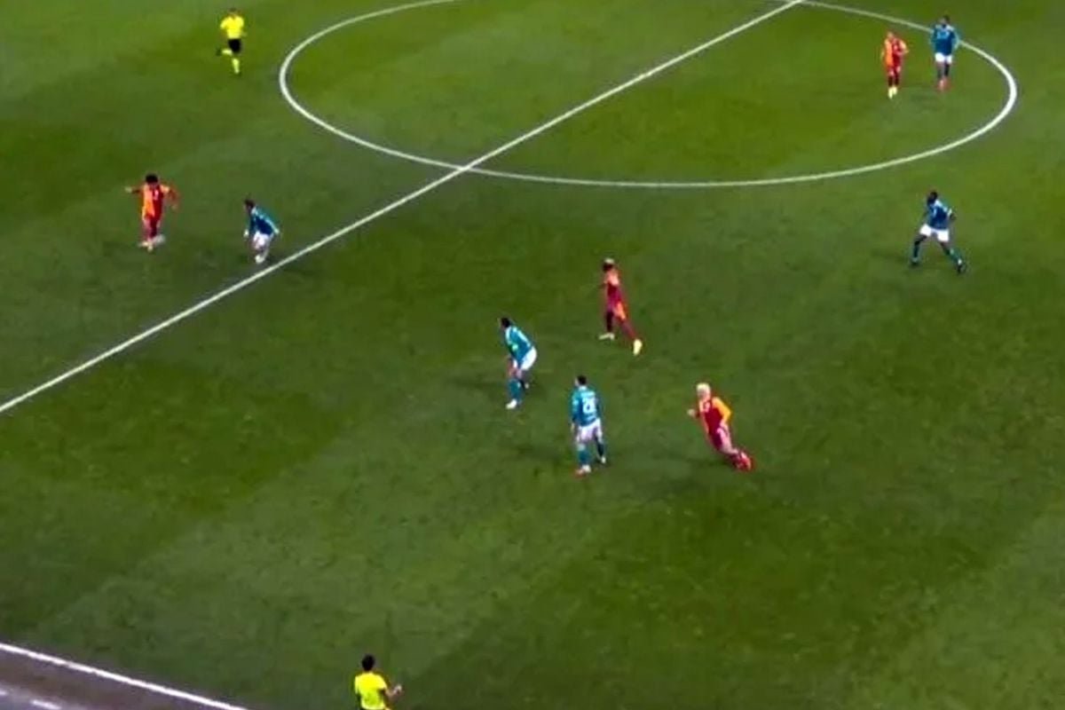 Galatasaray'ın golü sayılmadı! Karara tepki yağıyor