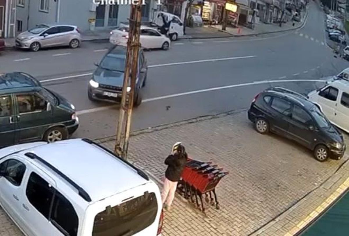 Trabzon'da Yol Geçişinde Kadına Otomobil Çarptı, Hayati Tehlikesi Var