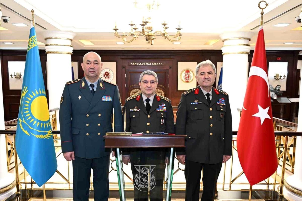 Genelkurmay Başkanı Bayraktaroğlu, Kazakistan Kara Kuvvetleri Komutanı Kuchekbayev'i kabul etti