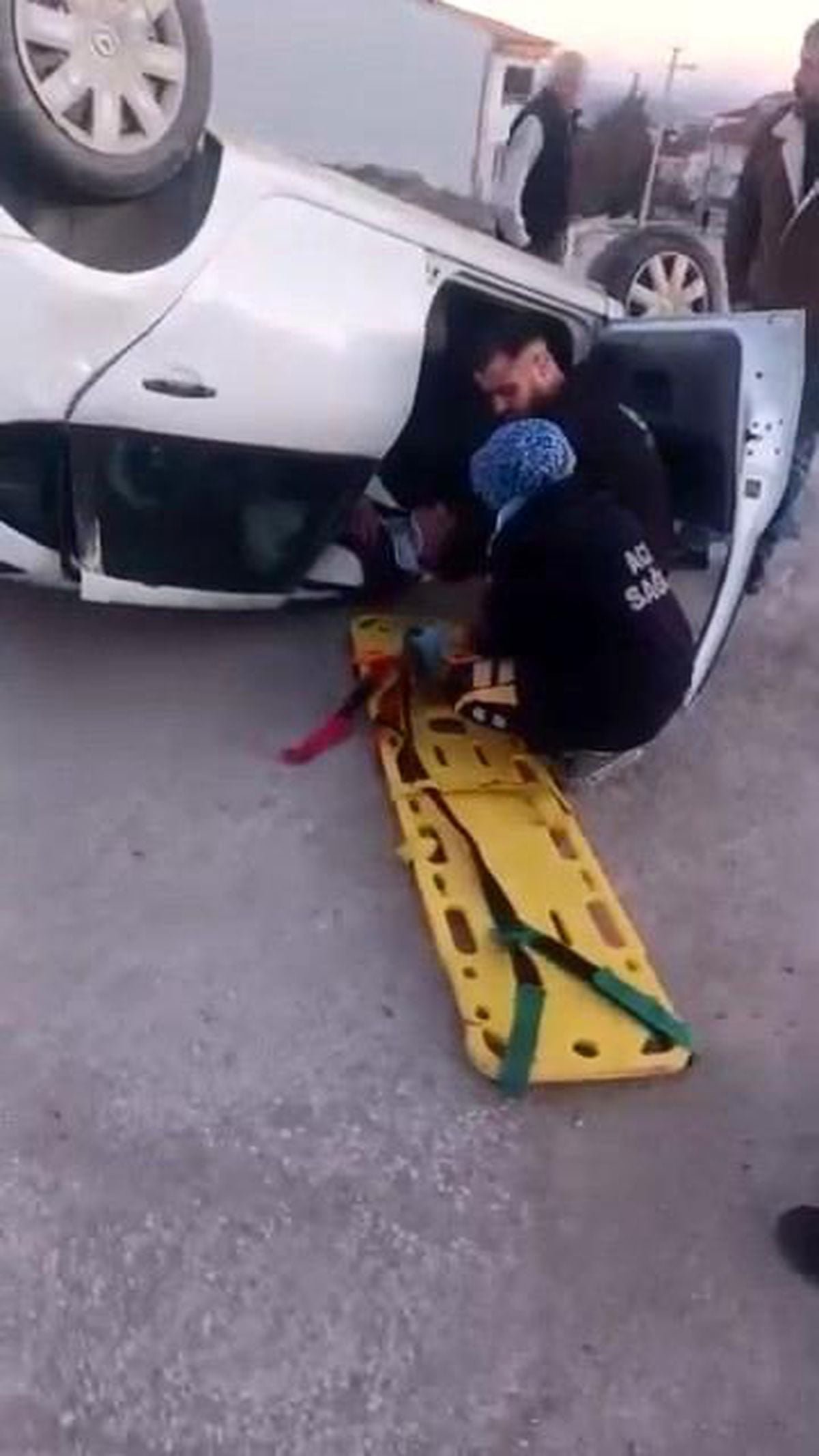 Elazığ'da otomobil takla attı: 2 yaralı