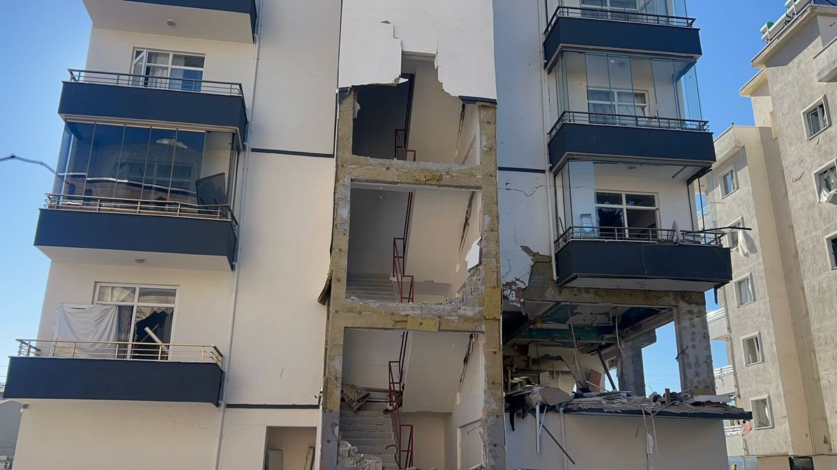 Niğde'de 16 kişinin yaralandığı patlama, binada büyük hasara yol açtı