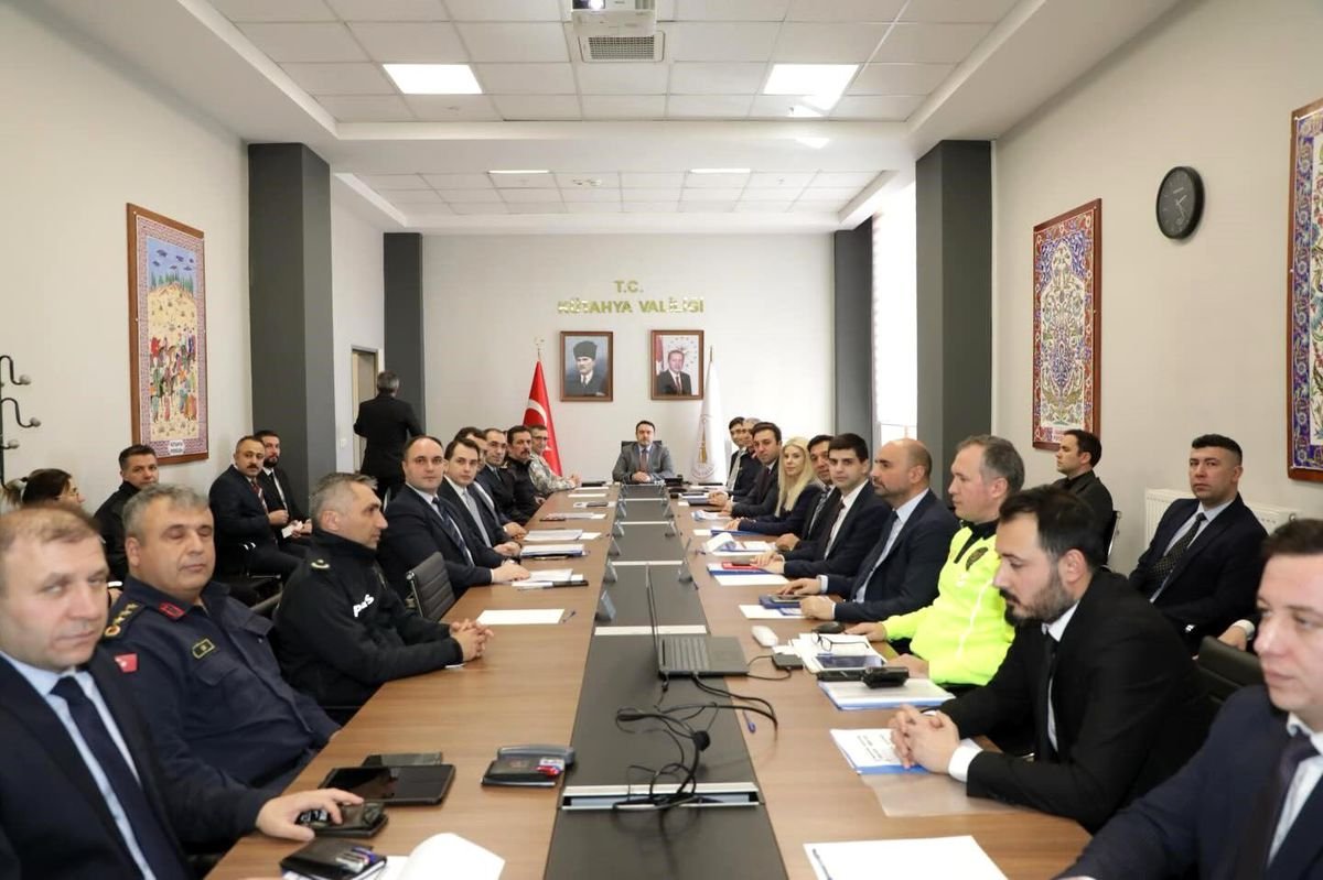 Vali Işın: "Tüm tedbirler titizlikle uygulanmaya devam edecek"